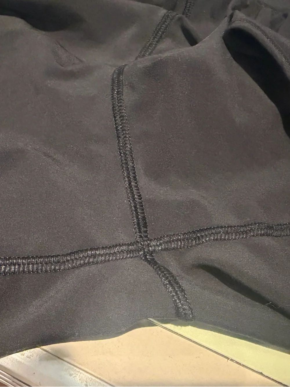Lululemon Hotty Hots 4” size 6 black